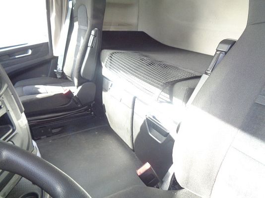 Vehicle image 7 / 9