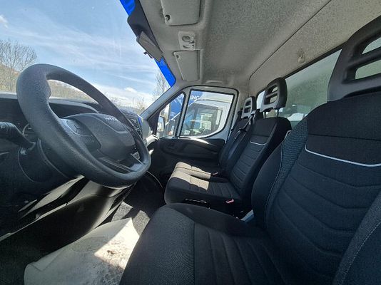 Vehicle image 5 / 11