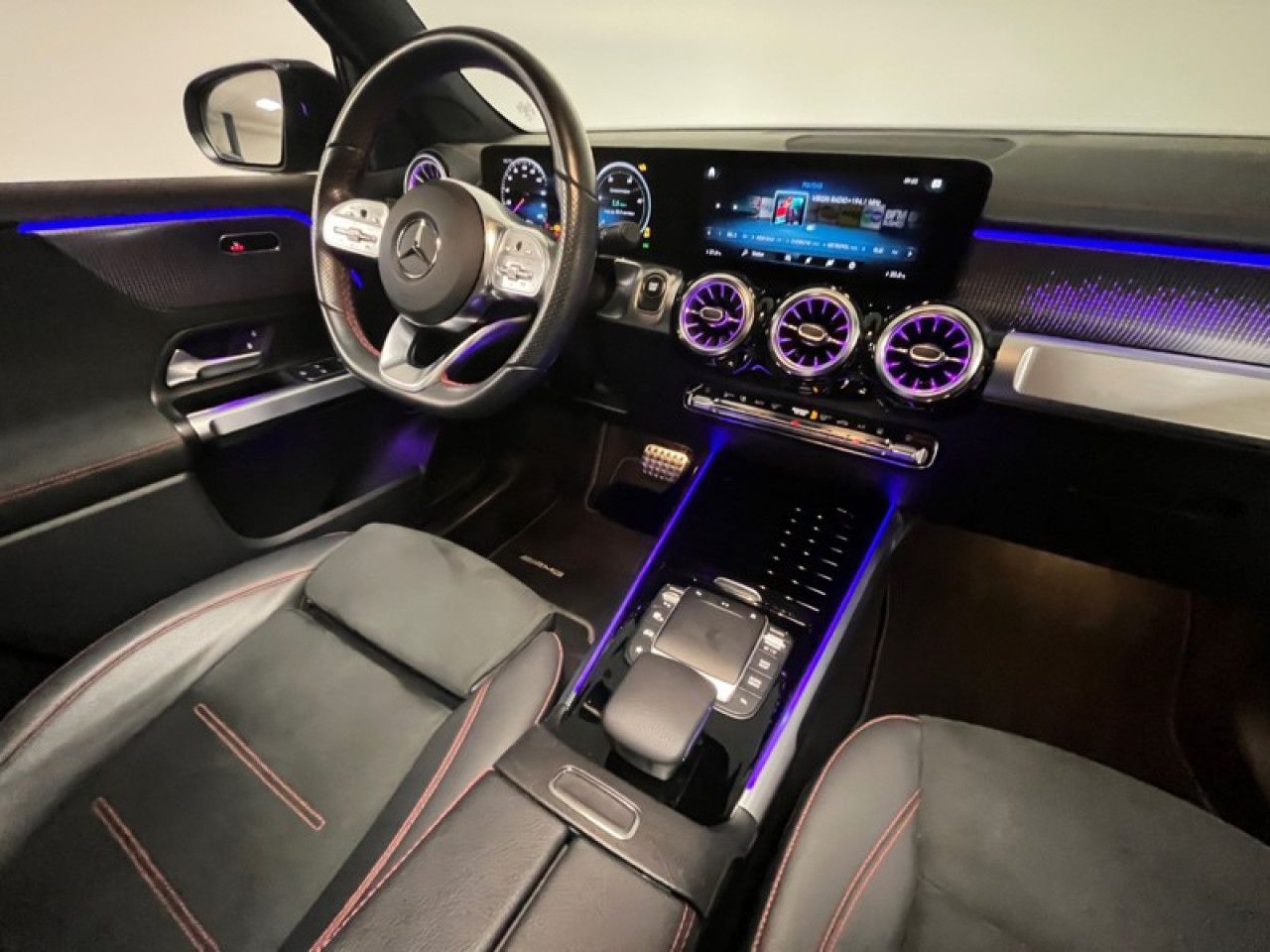 Photo du v&eacute;hicule 3 / 18