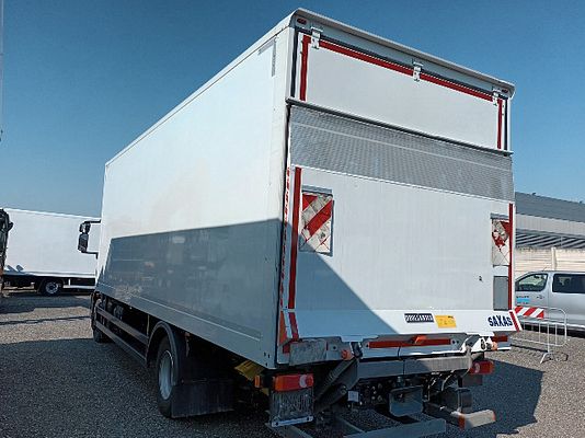 Vehicle image 4 / 6