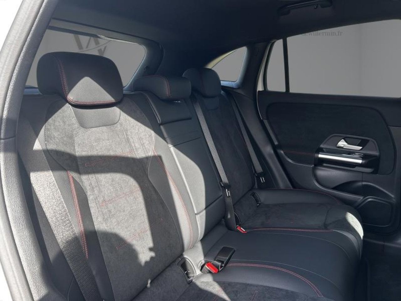 Photo du v&eacute;hicule 16 / 18