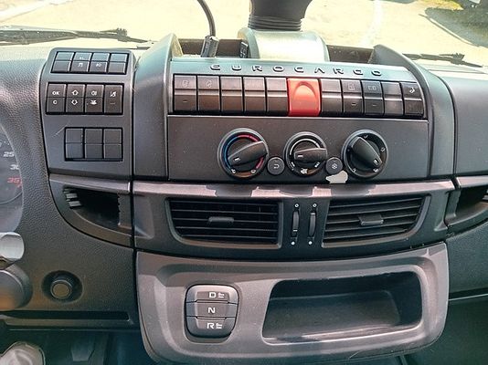 Vehicle image 8 / 11