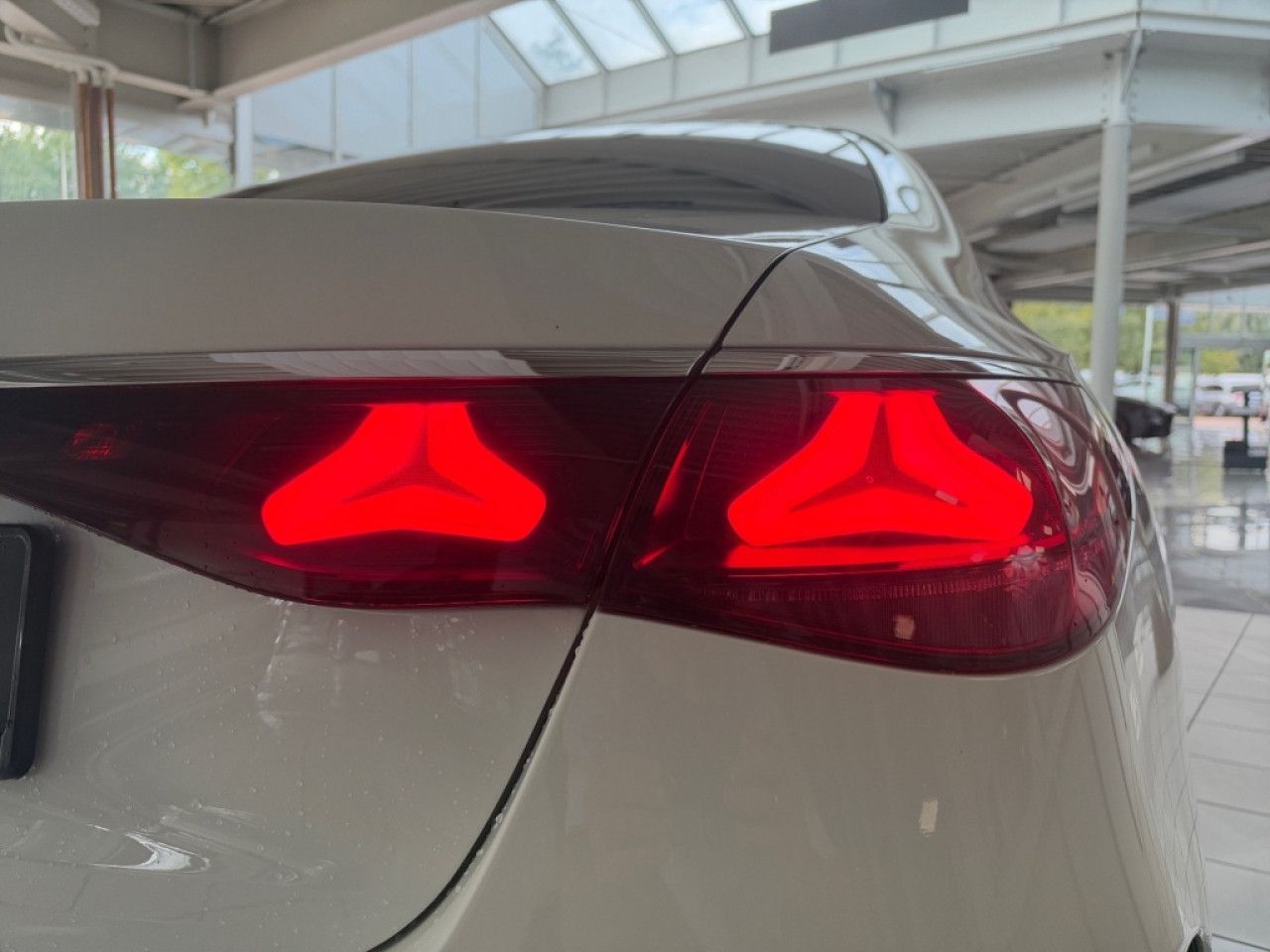 Mercedes-Benz E-Klasse – Bild 11