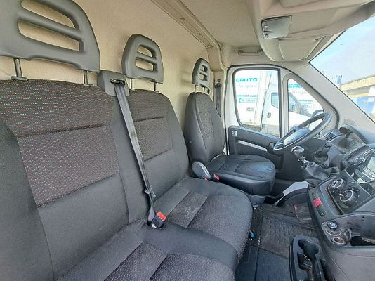 Vehicle image 3 / 15