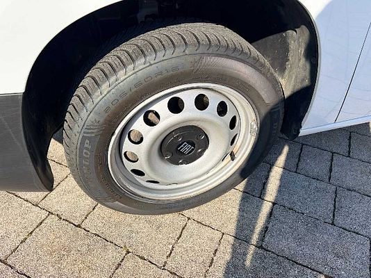 Vehicle image 11 / 11