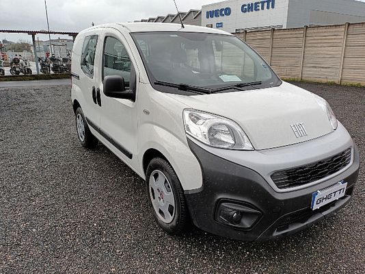 Vehicle image 2 / 5