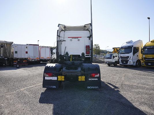 Vehicle image 6 / 13