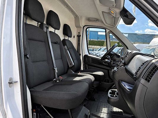 Vehicle image 11 / 15