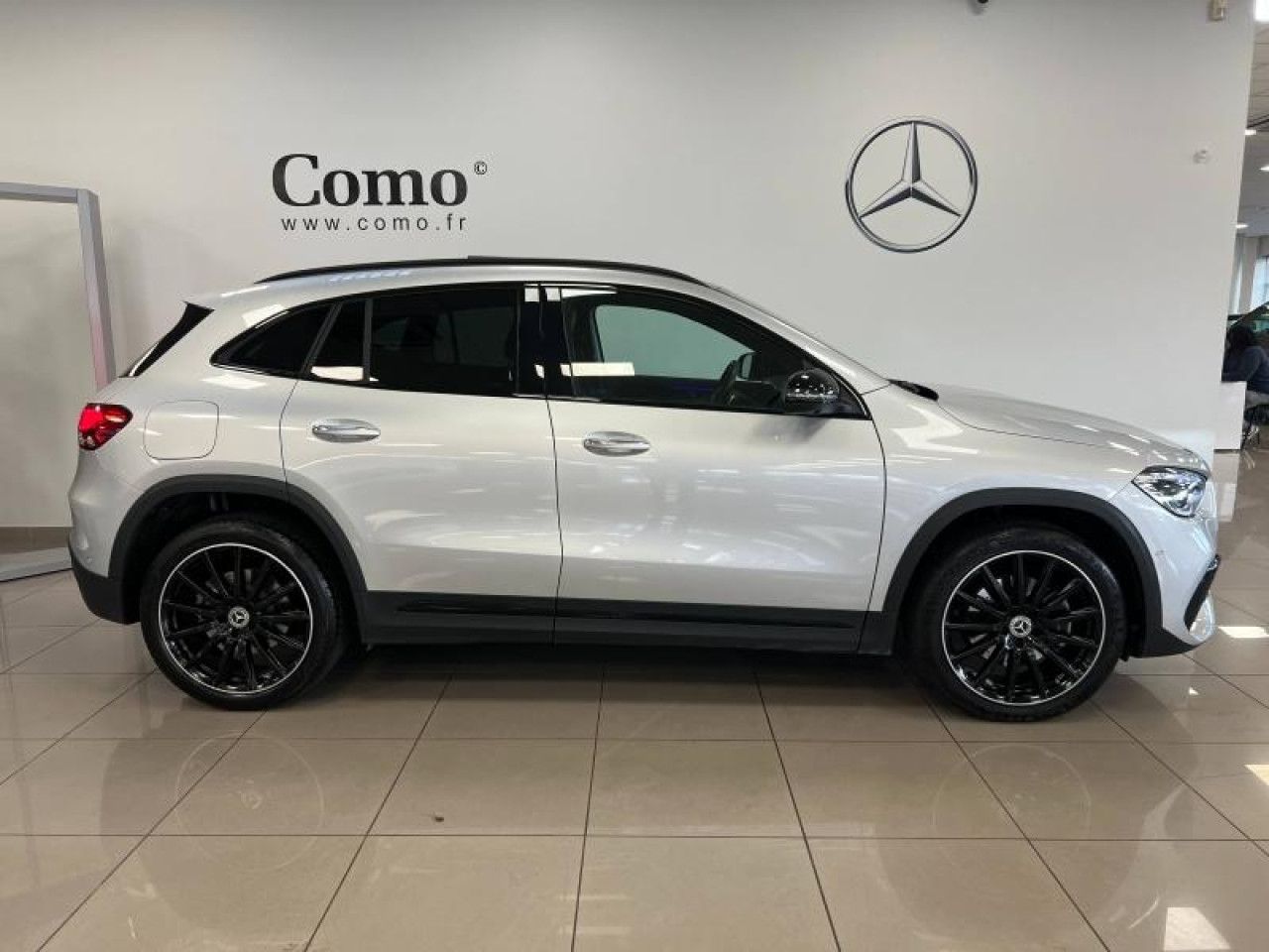 Photo du v&eacute;hicule 3 / 18