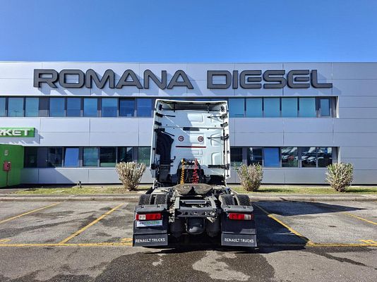 Vehicle image 4 / 6