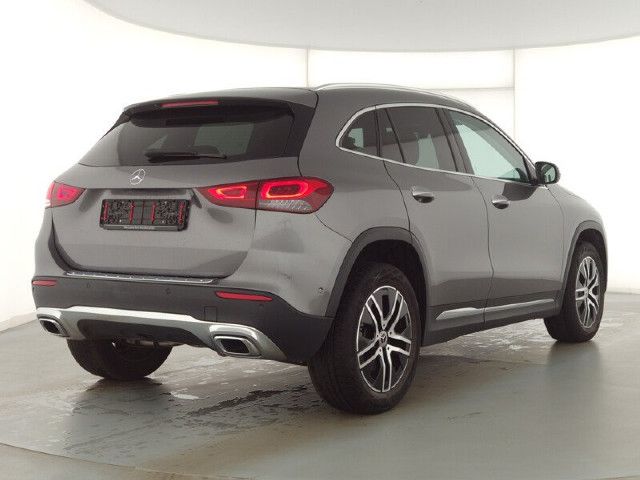 Mercedes-Benz GLA 220