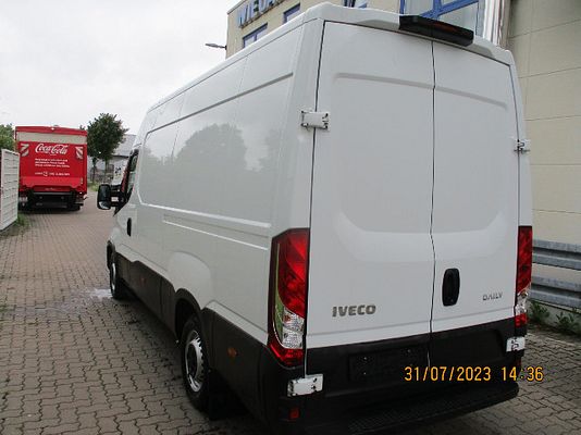 Vehicle image 4 / 5