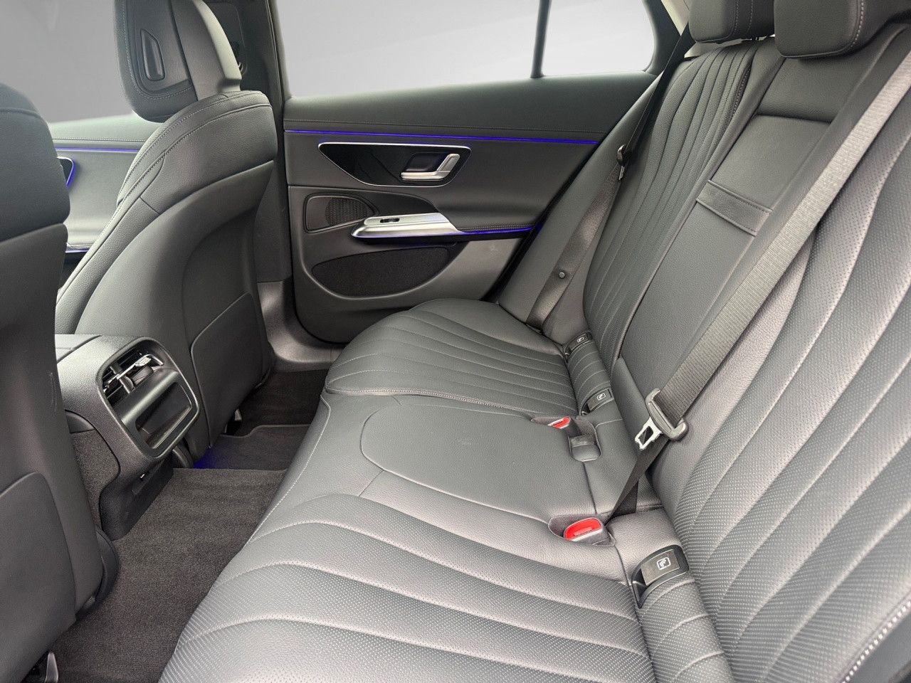 Mercedes-Benz E-Klasse – Bild 16