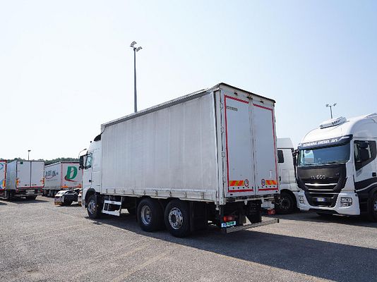 Vehicle image 6 / 16