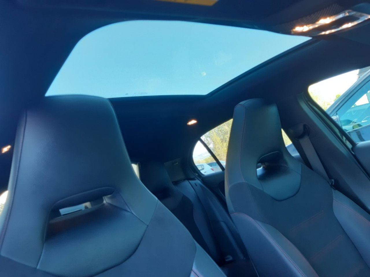 Photo du v&eacute;hicule 16 / 18