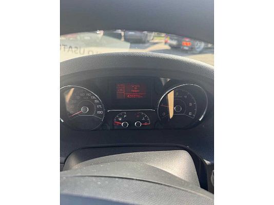Vehicle image 7 / 8