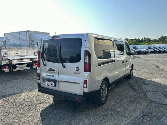 Vehicle image 8 / 15