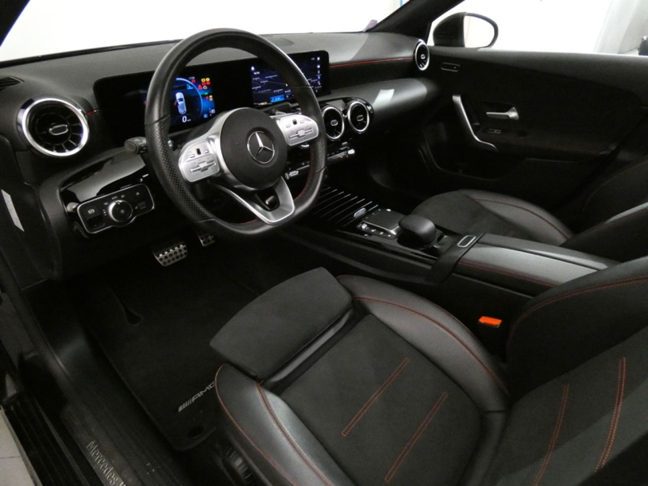 Photo du v&eacute;hicule 13 / 18