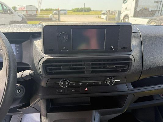 Vehicle image 7 / 14