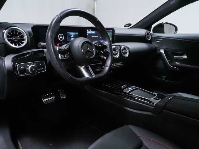 Mercedes-Benz A 220