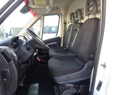 Vehicle image 8 / 15