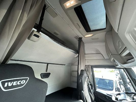 Vehicle image 4 / 14