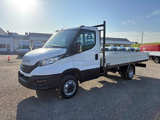 Vehicle image 12 / 14