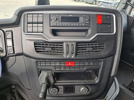 Vehicle image 11 / 19