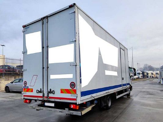 Vehicle image 3 / 15