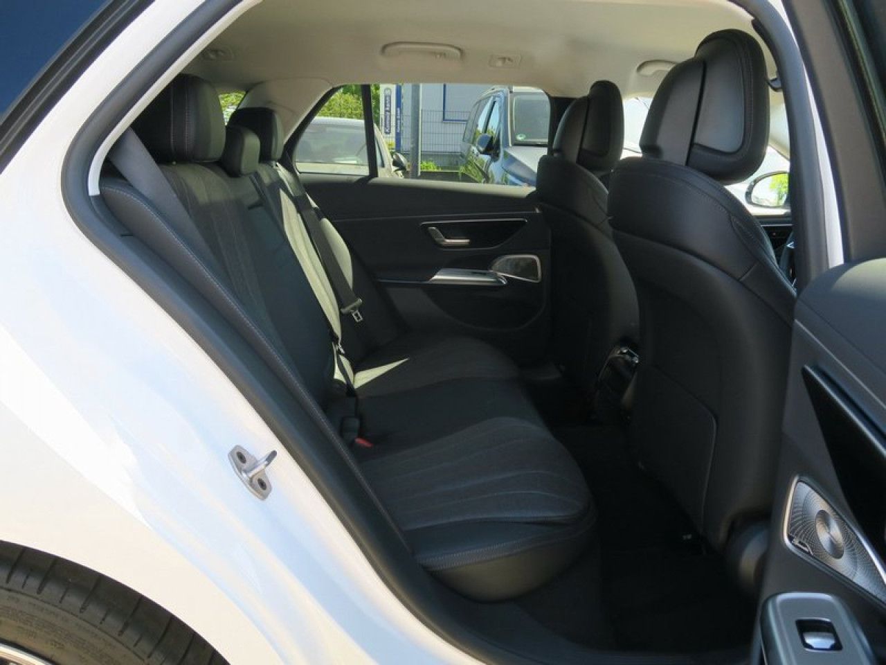 Mercedes-Benz E-Klasse – Bild 15