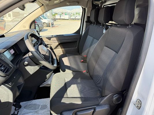 Vehicle image 6 / 12