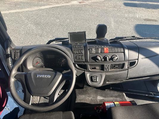 Vehicle image 12 / 13