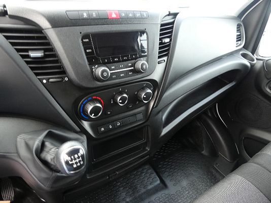 Vehicle image 6 / 6