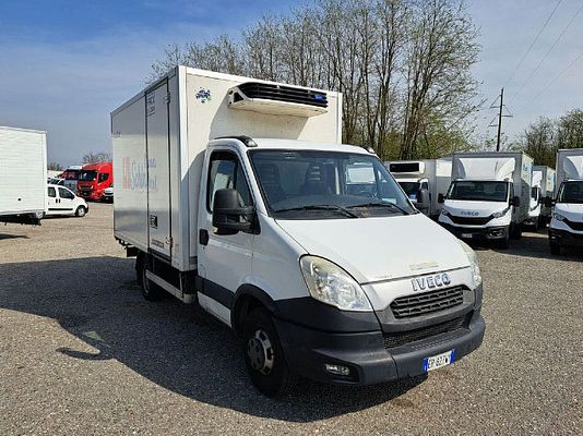 Vehicle image 2 / 19