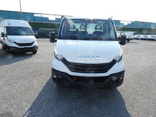 Vehicle image 2 / 14