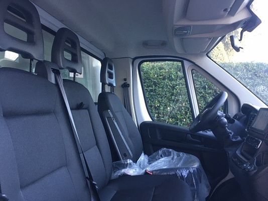 Vehicle image 9 / 9
