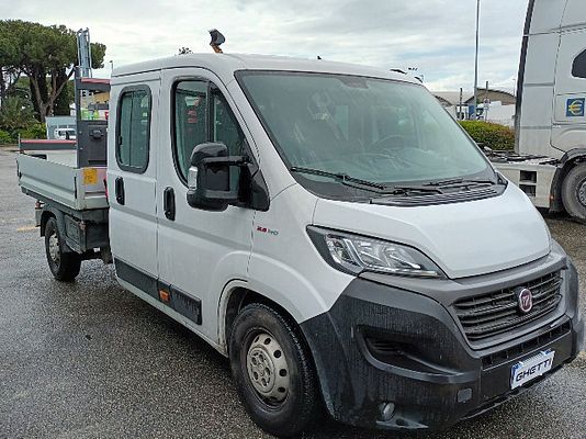 Vehicle image 2 / 6