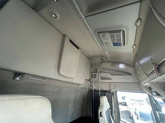 Vehicle image 5 / 14