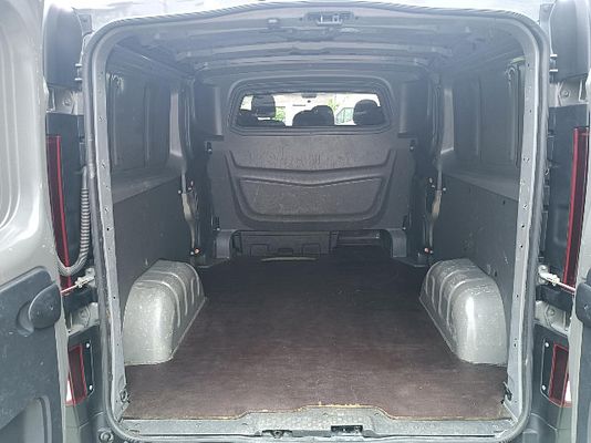 Vehicle image 9 / 12