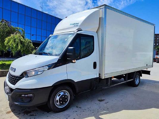 Vehicle image 1 / 10