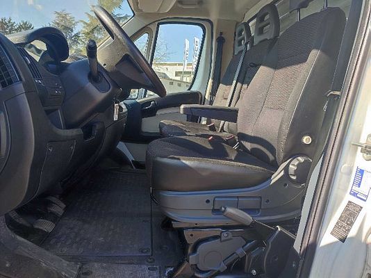 Vehicle image 10 / 11