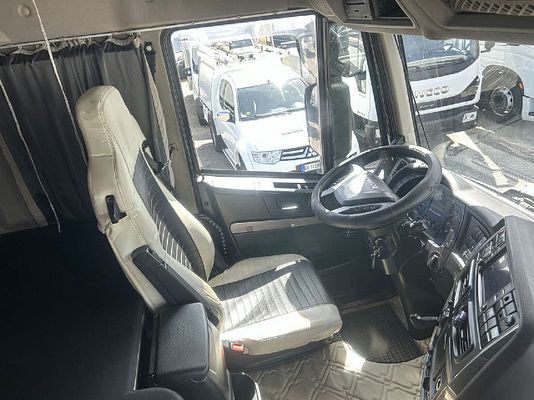 Vehicle image 4 / 14