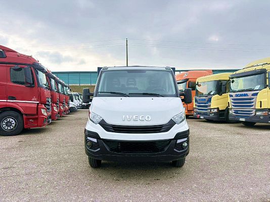 Vehicle image 2 / 15