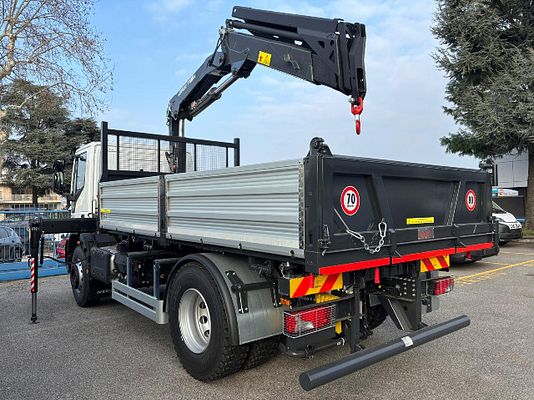 Vehicle image 4 / 15