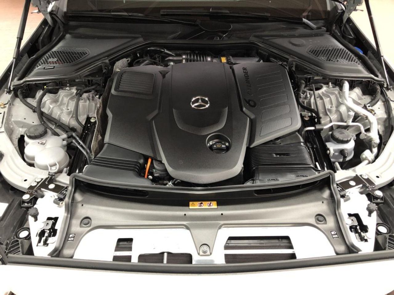 Mercedes-Benz E-Klasse – Bild 16