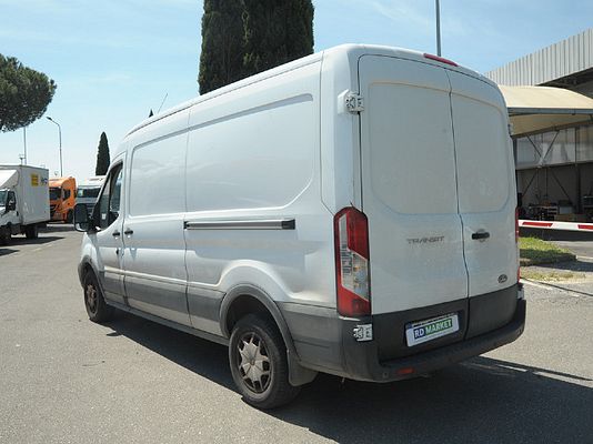 Vehicle image 5 / 6