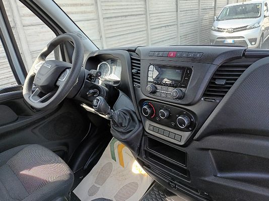 Vehicle image 5 / 5