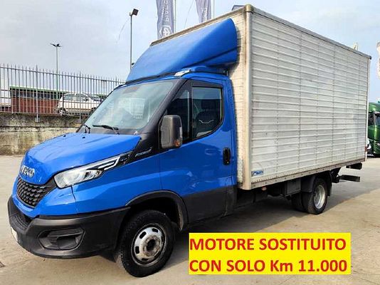Vehicle image 1 / 15