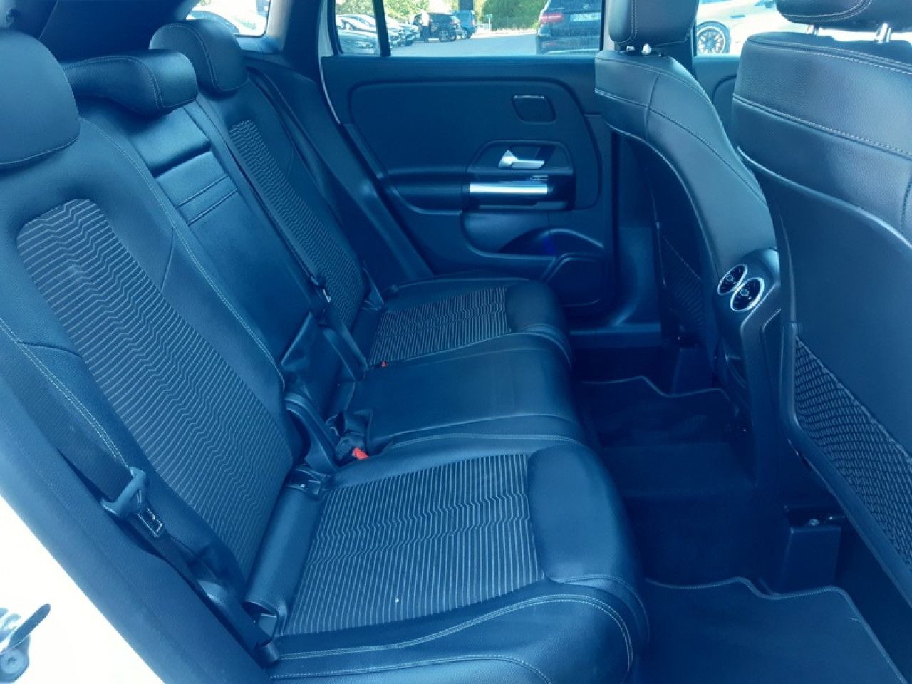 Photo du v&eacute;hicule 15 / 18