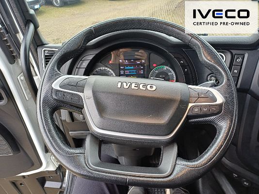 Vehicle image 16 / 18